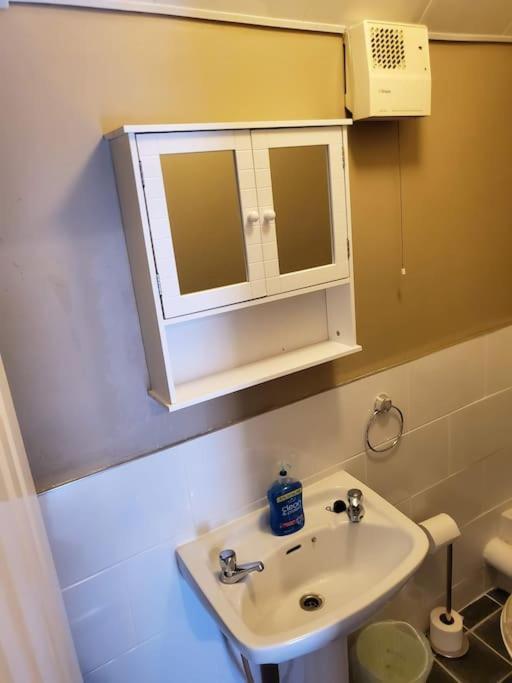 Apt. 2 - Town Centre Apartment Bagenalstown Exterior photo